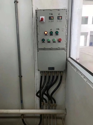 Panneaux de contrôle antidéflagrants pour câbles de raccordement à fibre optique en zones dangereuses