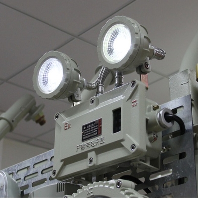 Éclairage d'urgence à résistance à l'explosion certifié ATEX Éclairage de sécurité LED compact pour environnements industriels dangereux