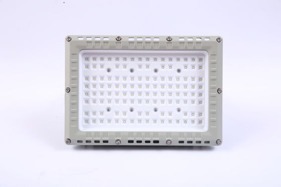 Éclairage de haute baie LED antidéflagrant étanche IP66 et IRC Ra≥80 pour applications industrielles