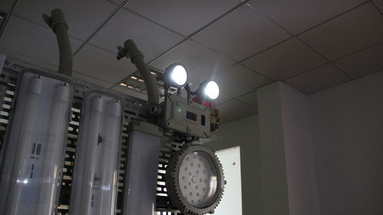 Lumière d'urgence résistante aux explosions IP66 et CCT 5500-6500 pour les environnements dangereux