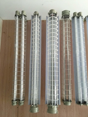 Performance anti-corrosion élevée résistant à l'explosion 100lm/w Led 8KG Lumière linéaire tube lumineux pour la zone 1 2 Zone 21 22