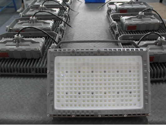 Lumière haute luminosité 50w 100w 150w 200w étanche à l'explosion à l'extérieur étanche à l'eau LED Flood Light avec cinq ans de garantie