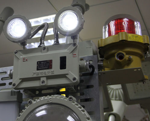 Éclairage de secours à l'épreuve des explosions, éclairage d'indicateur de sortie de sécurité à double tête, LED IP66 220v 50hz support murale