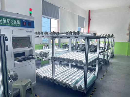 Vente d'usine Lumière à éclairage à l'épreuve d'explosion à LED linéaire pour raffinerie de zones dangereuses 1,2 m Lampes à tubes linéaires à LED