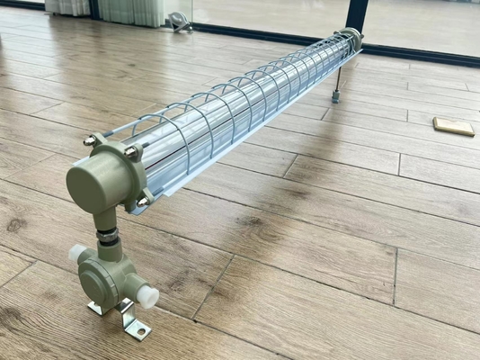 Vente à chaud lumière linéaire résistante aux explosions 18-36W 1200 mm lumière fluorescente ex-proof avec des performances anticorrosion élevées