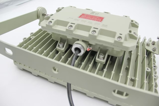 100W 140lm/W 6000-6500K Haute baie Zones dangereuses projecteur résistant à l'explosion haute puissance résistant à l'explosion