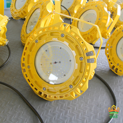 IP66 150 watts Lumières haute baie résistantes à l'explosion avec 135lm/w d'efficacité pour les zones industrielles et pétrochimiques