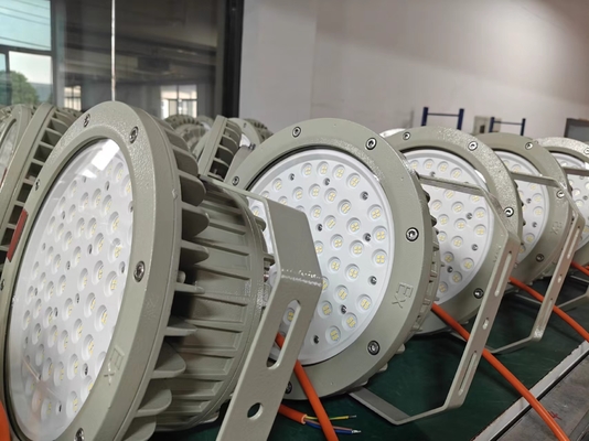 100W/200W monture de bride à haute baie à haute résistance à l'explosion à LED pour les industries nécessitant WF2