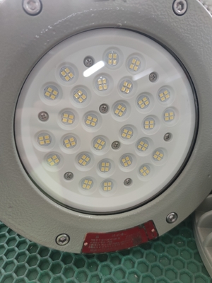 Le plafond/le mur/la bordure à haute coque résistant à l'explosion IP66 de 200 W