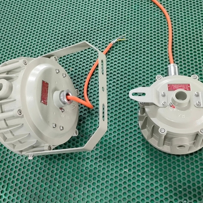 Lumière à LED linéaire 50W résistant à l'explosion 1000lm Lampe IP65 rechargeable pour l'environnement extrême de la zone 2