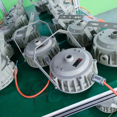100-277VAC Voltage nominal haute luminosité IP66 Éclairage des lieux dangereux