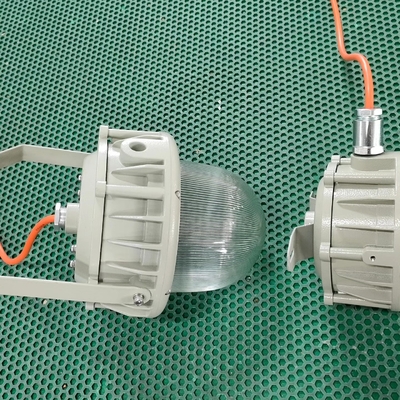 100-277VAC Voltage nominal haute luminosité IP66 Éclairage des lieux dangereux
