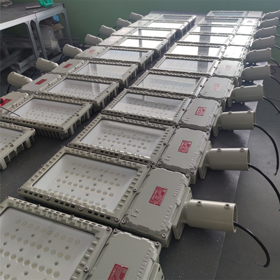 L'éclairage de rue à LED résistant à l'explosion de 250w pour raffinerie 100-277v 130lm/W homologué ATEX/IECEx/RoHS