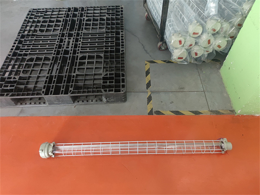 L'éclairage à LED à l'épreuve des explosions L'usine pétrochimique utilise ATEX EAC 50000hr Durée de vie 54W pendentif de bride de plafond