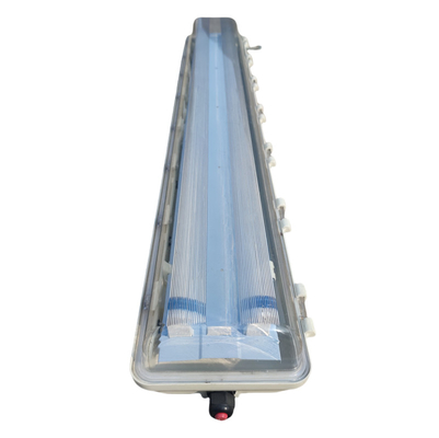 Lumière fluorescente linéaire LED résistante aux explosions GRP pour environnement industriel dangereux 110lm/w