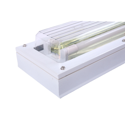 Exproof ATEX Lumière fluorescente linéaire ignifuge contre la poussière/l'eau pour la zone dangereuse 1 2 Gaz pétrolier 100lm/watt