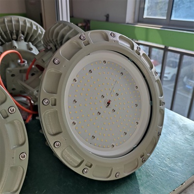 IECEx Lampes à LED ignifuges résistantes à l'explosion Armature en alliage d'aluminium WF2 IP66 pour zone dangereuse 1 200 watts
