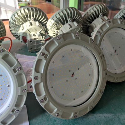 IECEx Lampes à LED ignifuges résistantes à l'explosion Armature en alliage d'aluminium WF2 IP66 pour zone dangereuse 1 200 watts