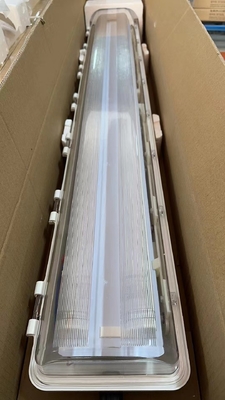 Lumière fluorescente résistante à l'explosion à angle de faisceau de 120 à 140° pour des applications exigeantes