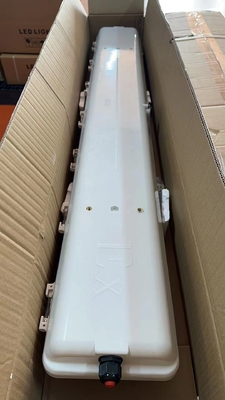 Économie d'énergie durable ATEX & IECEx Certifié Lumière fluorescente ignifuge Lumière linéaire industrielle pour les environnements de gaz et de poussière explosifs