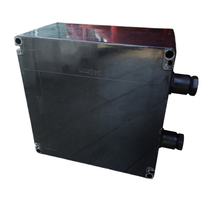 Station de contrôle anti-explosion 220V ATEX homologuée GRP anti-corrosion IP66 WF2 Montage vertical suspendu pour l'environnement dangereux Zone1 Zone2
