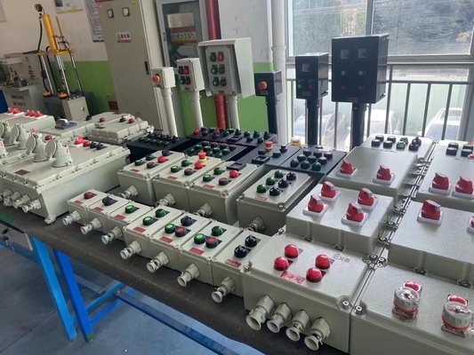 Panneaux de commande en aluminium résistant à l'explosion IP66 à courant nominal ≤ 225A avec certification ATEX