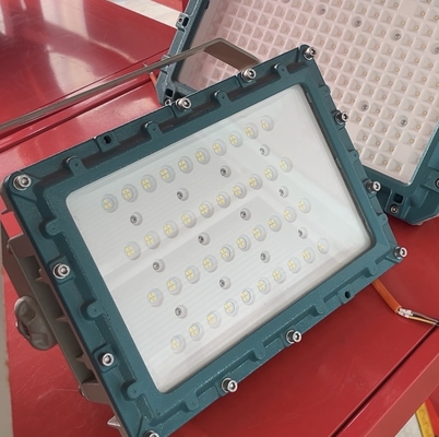 Projecteur LED antidéflagrant ATEX/IECEx – 50 W, 150 W et 200 W, étanche IP66 pour zones 1/2 et zones 21/22 en atmosphères explosives