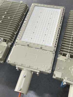 L'éclairage de la rue de peinture de la cabine à l'épreuve de l'explosion de la lampe LED de la classe 1 Division 1, 50W à 250W, emplacement dangereux classé