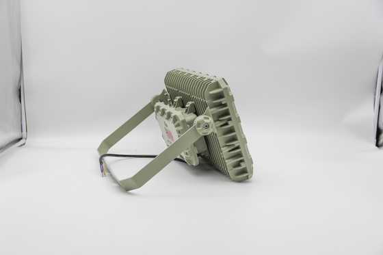 Une lampe à LED à l'épreuve des explosions certifiée zone 1 et 2 ATEX/IECEx 160lm/W, IP66, construction lourde