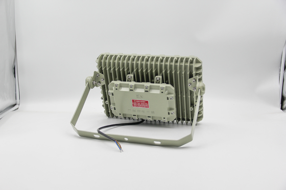 Projecteur LED antidéflagrant certifié ATEX/IECEx – 160 lm/W, IP66, Durable pour les zones pétrolières et gazières