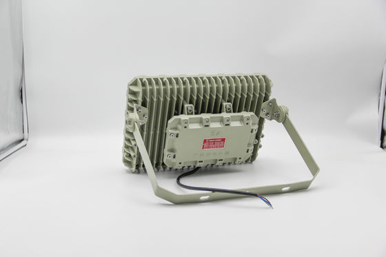 Projecteur LED antidéflagrant – Économie d'énergie, indice IP66 pour les usines chimiques et les plateformes offshore