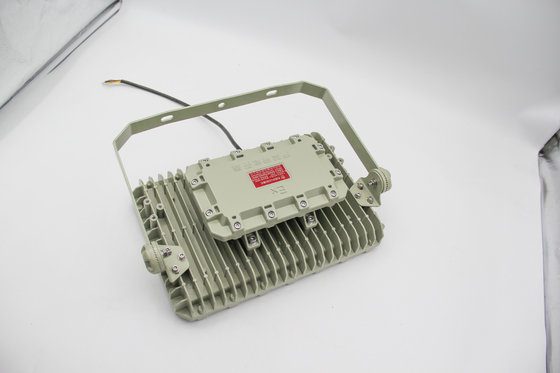 Projecteur LED antidéflagrant certifié ATEX/IECEx – 160 lm/W, IP66, Durable pour les zones pétrolières et gazières