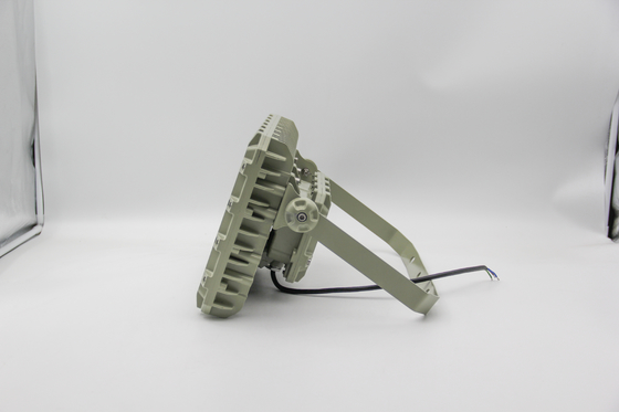 Une lampe à LED à l'épreuve des explosions certifiée zone 1 et 2 ATEX/IECEx 160lm/W, IP66, construction lourde