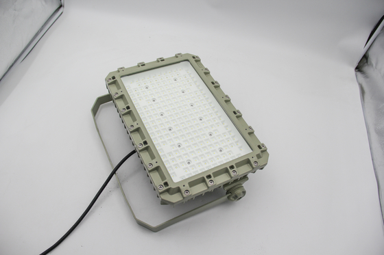 Projecteur LED antidéflagrant certifié ATEX/IECEx – 160 lm/W, IP66, Durable pour les zones pétrolières et gazières