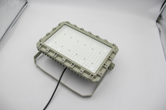 Projecteur LED antidéflagrant certifié ATEX/IECEx – 160 lm/W, IP66, Durable pour les zones pétrolières et gazières