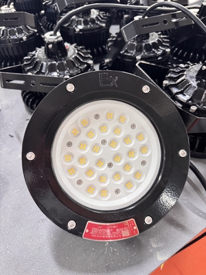 L'éclairage à haute résistance à l'explosion à LED à 100W-240W certifié ATEX IECEx IP66