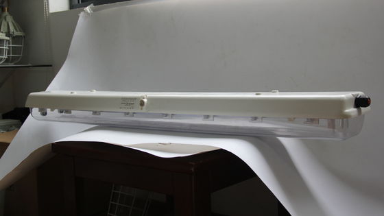 Lumière linéaire à l'épreuve d'explosion de la série BYS avec triple certification ¢ Armature LED pour zones dangereuses homologuée ATEX/IECEx/CNEX, IP66, garantie de 5 ans, puissance et taille personnalisables