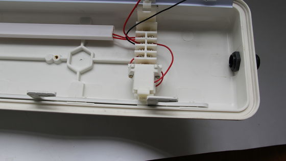 Lumière linéaire à l'épreuve d'explosion de la série BYS avec triple certification ¢ Armature LED pour zones dangereuses homologuée ATEX/IECEx/CNEX, IP66, garantie de 5 ans, puissance et taille personnalisables