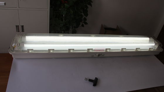 Lumière linéaire à l'épreuve d'explosion de la série BYS avec triple certification ¢ Armature LED pour zones dangereuses homologuée ATEX/IECEx/CNEX, IP66, garantie de 5 ans, puissance et taille personnalisables
