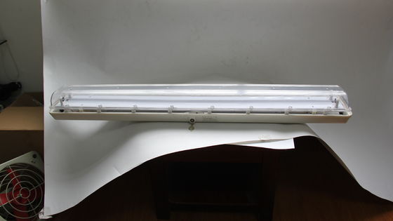 Lumière linéaire à l'épreuve d'explosion de la série BYS avec triple certification ¢ Armature LED pour zones dangereuses homologuée ATEX/IECEx/CNEX, IP66, garantie de 5 ans, puissance et taille personnalisables