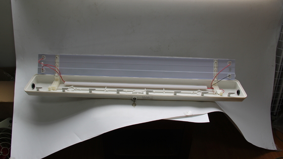 Lampes linéaires à LED étanches à l'eau et à l'explosion pour les plates-formes pétrolières, les usines chimiques et les stations-service   ATAEX/IECEx/CNEX Certifié, économe en énergie, durable, facile à installer