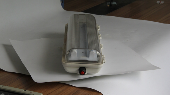 Lumière LED linéaire antidéflagrante ATEX/IECEx/CNEX durable de 0,6 m/1,2 m, qualité industrielle IP66 pour les zones dangereuses, les usines pétrochimiques, minières, maritimes et les installations énergétiques. La conception économe en énergie réduit
