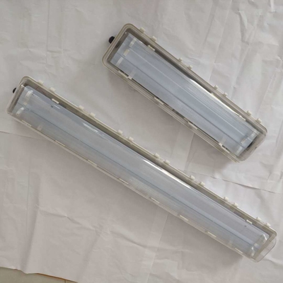 Lumière LED linéaire antidéflagrante ATEX/IECEx/CNEX durable de 0,6 m/1,2 m, qualité industrielle IP66 pour les zones dangereuses, les usines pétrochimiques, minières, maritimes et les installations énergétiques. La conception économe en énergie réduit