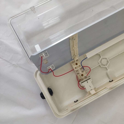Lumière LED linéaire antidéflagrante ATEX/IECEx/CNEX durable de 0,6 m/1,2 m, qualité industrielle IP66 pour les zones dangereuses, les usines pétrochimiques, minières, maritimes et les installations énergétiques. La conception économe en énergie réduit