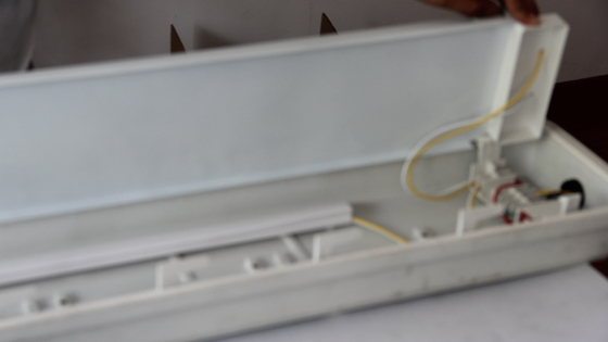 Lumière LED linéaire antidéflagrante ATEX/IECEx/CNEX durable de 0,6 m/1,2 m, qualité industrielle IP66 pour les zones dangereuses, les usines pétrochimiques, minières, maritimes et les installations énergétiques. La conception économe en énergie réduit