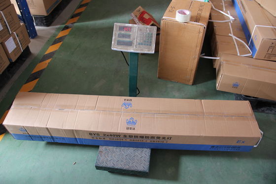 Éclairage LED linéaire résistant à l'explosion de qualité industrielle IP66 Éclairage pour les zones dangereuses