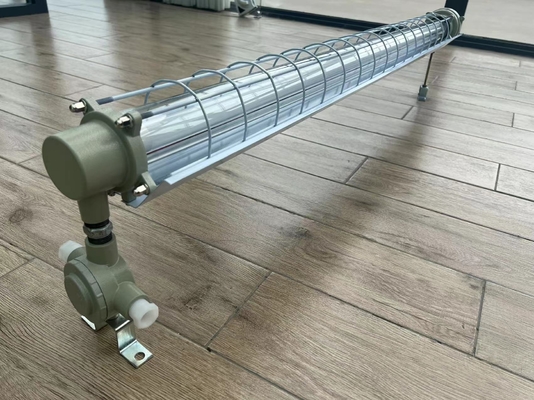 Lumière LED linéaire antidéflagrante ATEX/IECEx/CNEX durable de 0,6 m/1,2 m, qualité industrielle IP66 pour les zones dangereuses, les usines pétrochimiques, minières, maritimes et les installations énergétiques. La conception économe en énergie réduit