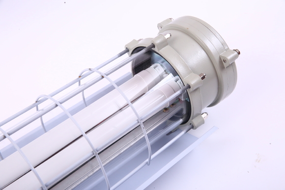 Lumière LED linéaire antidéflagrante ATEX/IECEx/CNEX durable de 0,6 m/1,2 m, qualité industrielle IP66 pour les zones dangereuses, les usines pétrochimiques, minières, maritimes et les installations énergétiques. La conception économe en énergie réduit