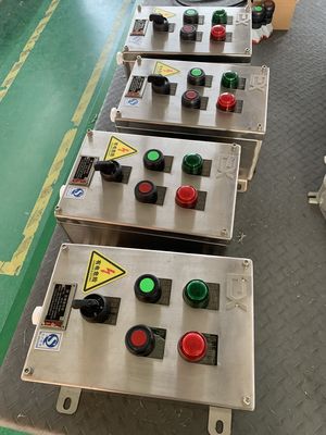 Panneau de commande de l'alarme incendie en acier épais de 2 mm, revêtu de poudre pour des performances durables et durables