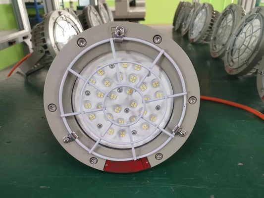 Projecteur LED haute baie antidéflagrant de qualité industrielle IP66 étanche 100W-200W avec certification ATEX CNEX pour les applications en zones dangereuses 1 et 2